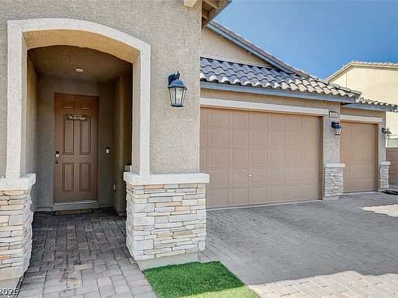 3rd image of 4830 Shady Chestnut Ct