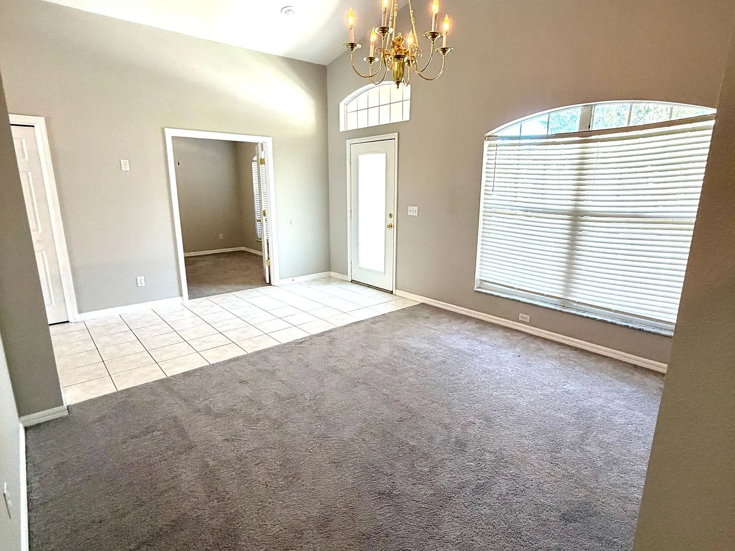 Beautiful 3 Bedroom 2 Bathroom Pool Home in Valrico! — Photo 4
