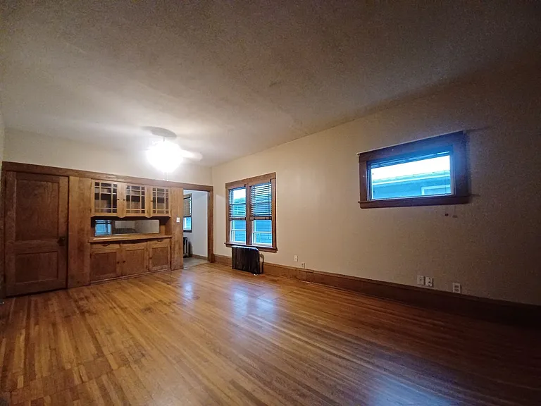 1180 Charles Ave — Photo 9