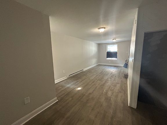 4th image of 1812 E Thayer St