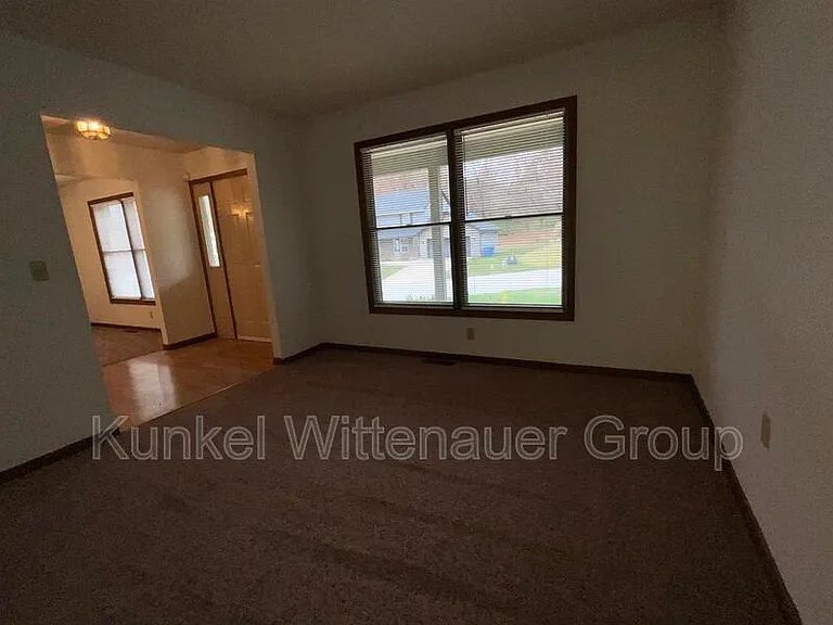 2020 Greenbrier Dr — Photo 3