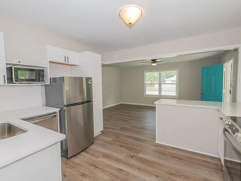 525 Baker Cir NW — Photo 2