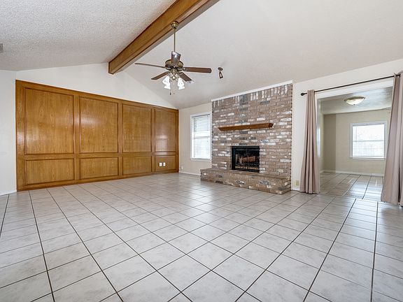 3rd image of 502 Basswood Dr