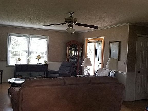 5th image of 715 Woodbridge Dr