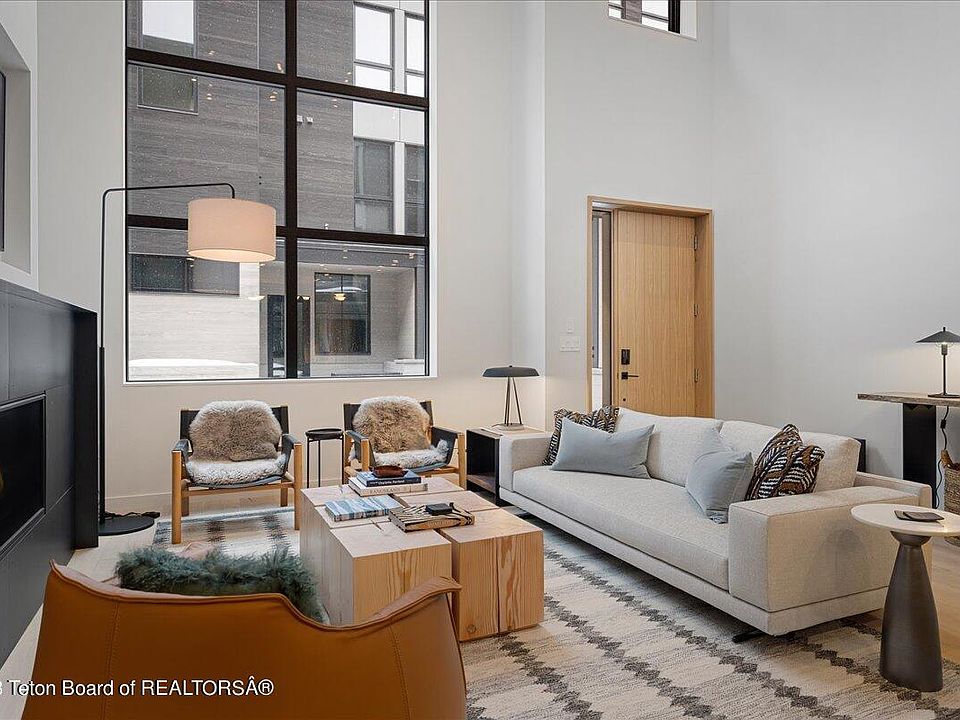 1st image of 185 N Glenwood St #17