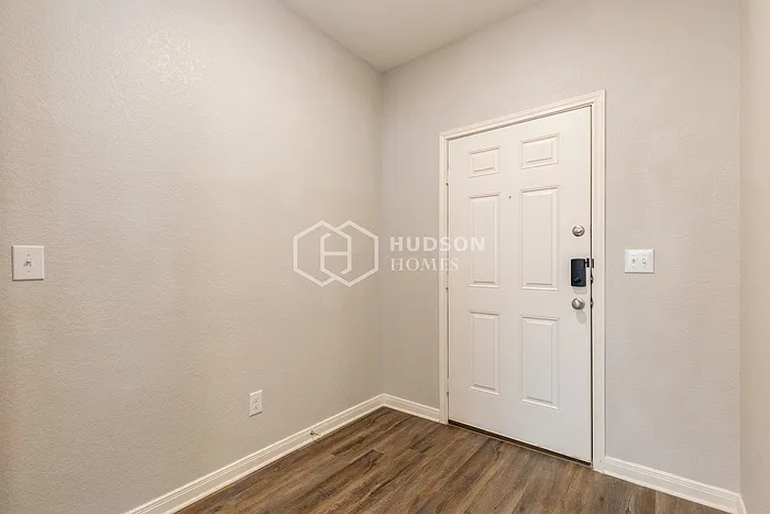 4 bed, 3.0 bath, 2252 sqft, $1,975 — Photo 4