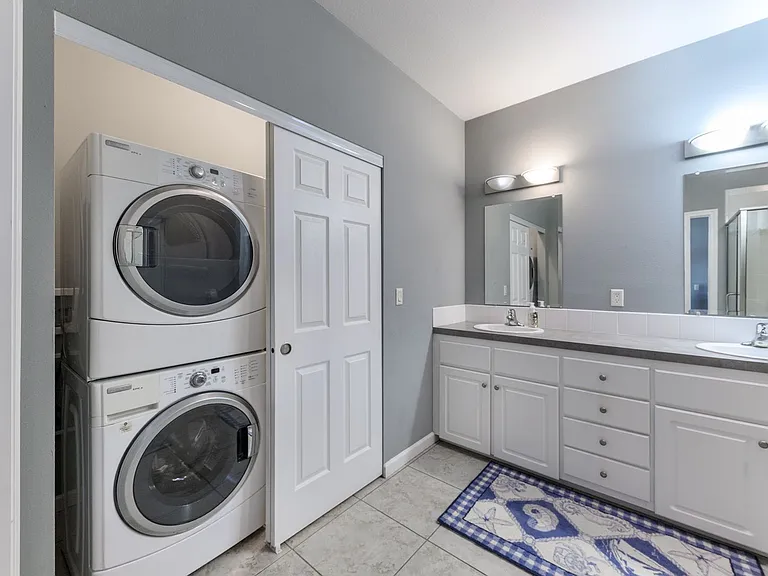 2 Emden Cir — Photo 41