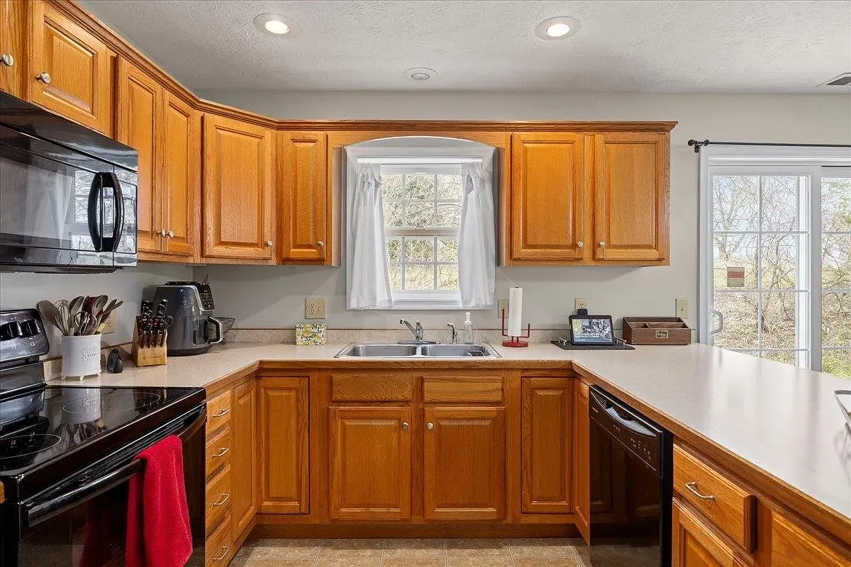 3 bed, 2020 sqft, $700 — Photo 3