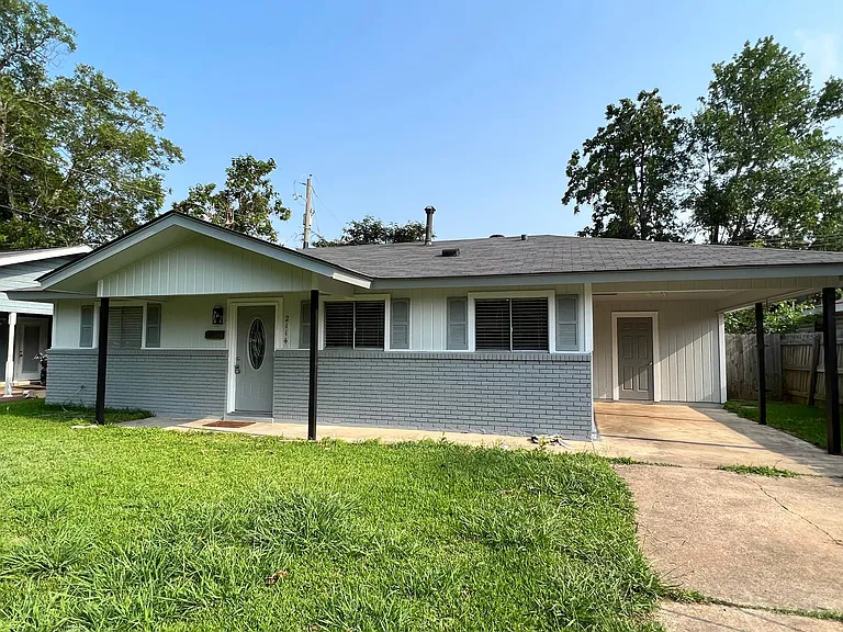 2114 Alison Ave — Photo 1