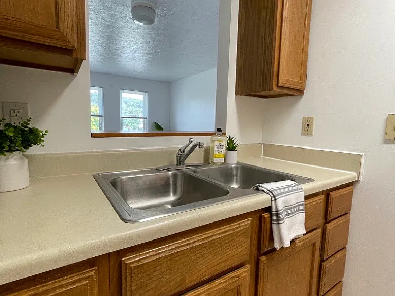 Somerset Manor Apartments — Photo 4