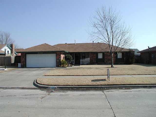1st image of 3600 SE Shannon Dr