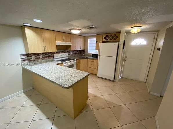 5525 W 26th Ct APT 106, Hialeah, FL 33016