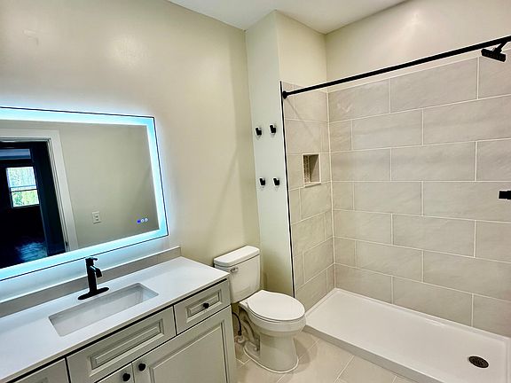 5th image of 301-307 Elm St #305B