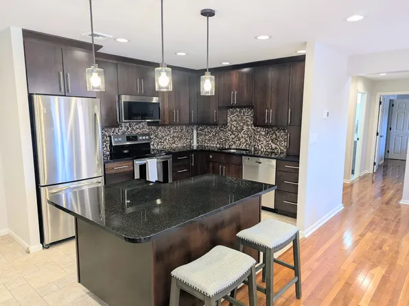 20 Central St APT 405, Salem, MA 01970