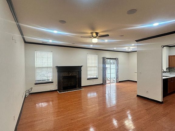 5th image of 186 Bellewood Oak Dr