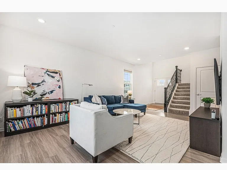 1848 Wren Rd — Photo 4