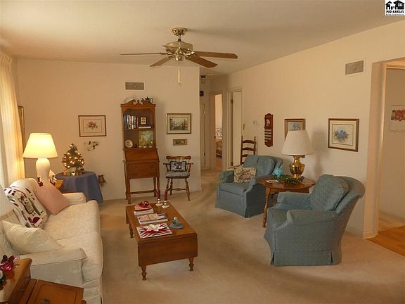2nd image of 207 S Park Dr