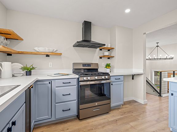 3rd image of 920 207th Pl SE