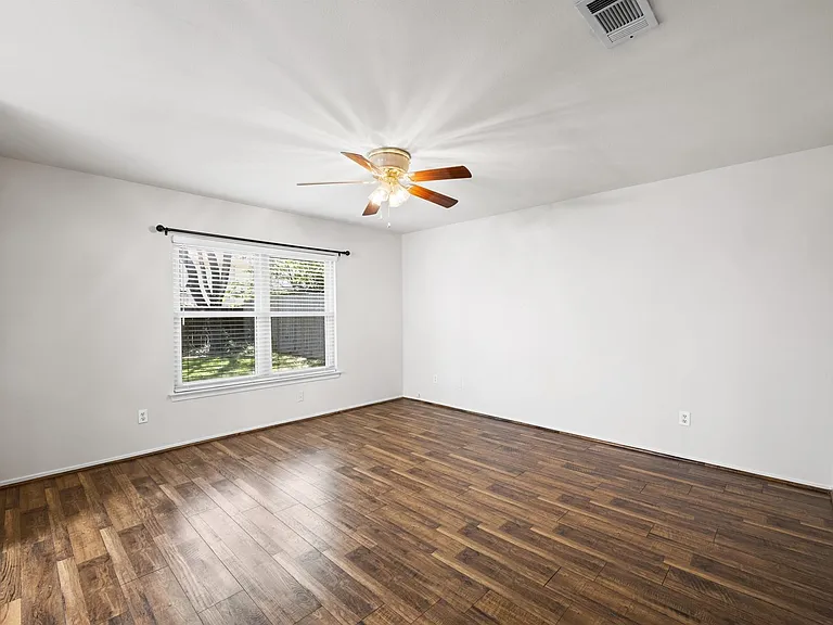 3218 Sycamore Springs Dr — Photo 17