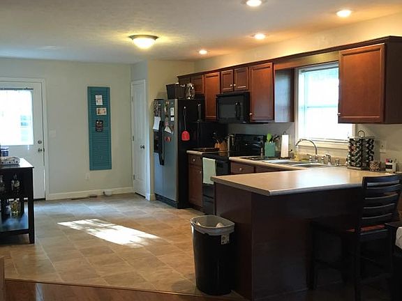 5th image of 427 Wells Ave