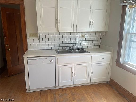 4th image of 14615 Leonard Ave #2