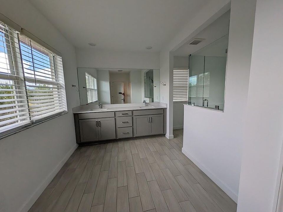 1st image of 4315 Sylvester Palm Dr