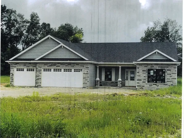 135 Dolby Ln, Angola, IN 46703