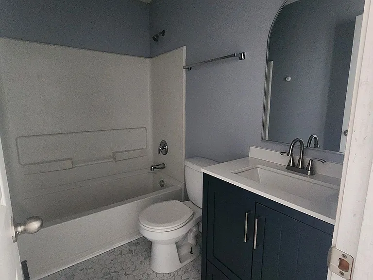 154 Cranbrook Ct — Photo 3