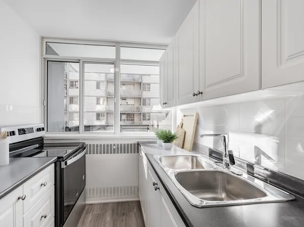 2313 Lake Shore Boulevard West