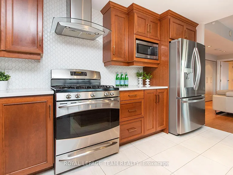 90 George St #1108 — Photo 8