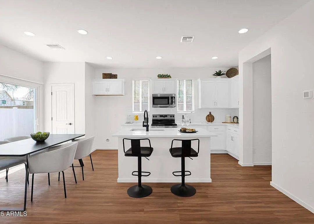 3 bed, 2.5 bath, 1736 sqft, $2,395 — Photo 3