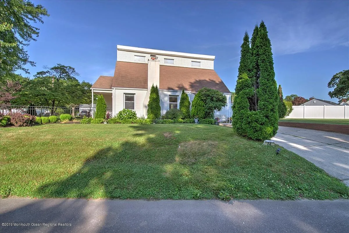 3 bed, 2.5 bath, 1926 sqft, $2,500 — Photo 2