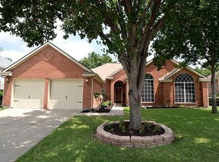 6725 Greenleaf Dr, North Richland Hills, TX 76182