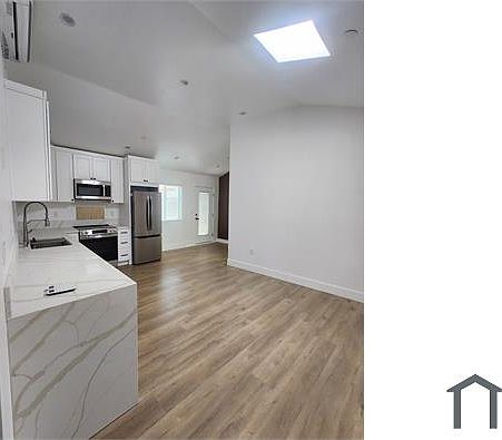 5th image of 12738 Lorne St