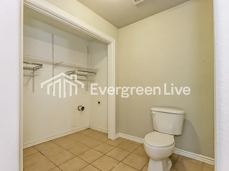 832 Oakwood Ct — Photo 12