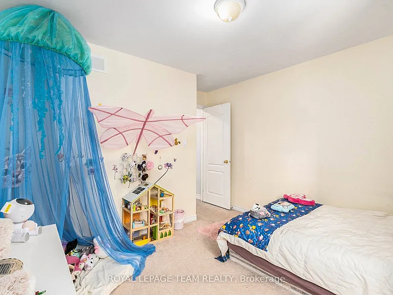 121 Drummond St — Photo 20