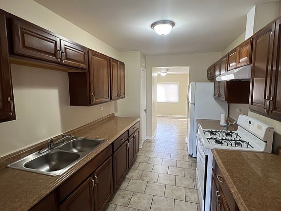 4th image of 17226 Lorenz Ave
