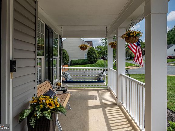 5th image of 2 Newport Ct