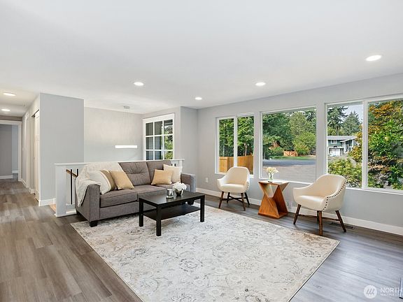 5th image of 3235 Westminster Drive SE