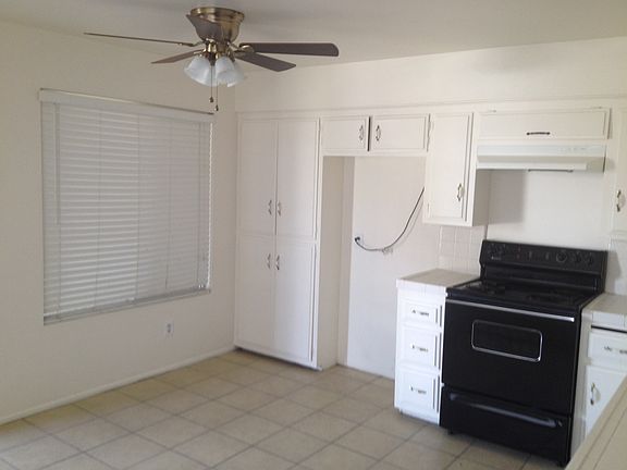 LOT OF CABNETS SPACE