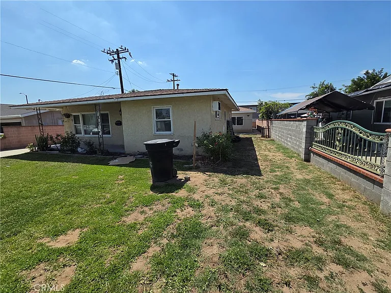 121 N Baymar Ave — Photo 2