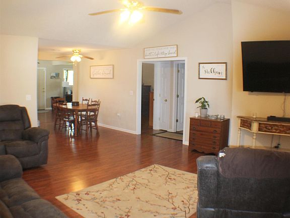 2nd image of 530 Summer Dr