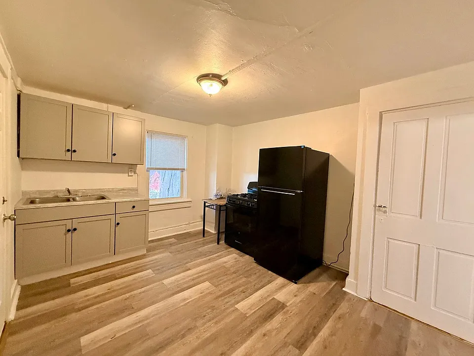 215 W Vine St #2