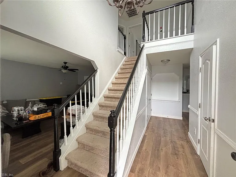 3145 Crestwood Ln — Photo 2