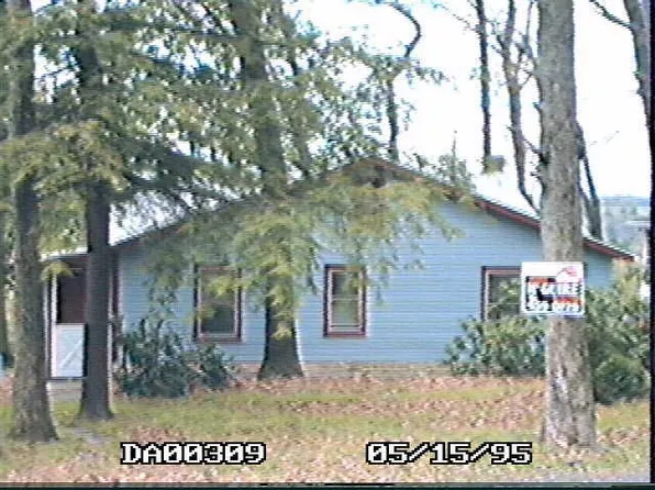 37 Hilltop Rd, Barnesville, PA 18214
