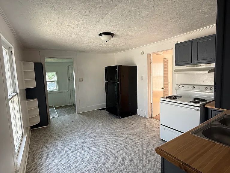 614 Calhoun St — Photo 2