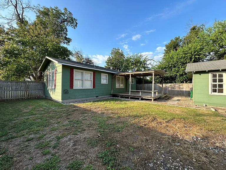 893 Pine St — Photo 19