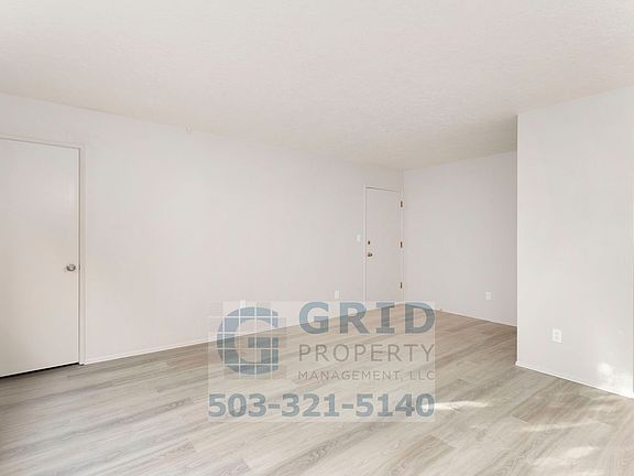 3rd image of 2121 SE 50th Ave Unit 3