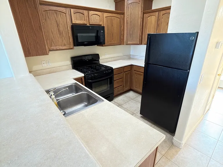 1230 E Jen Dr — Photo 3