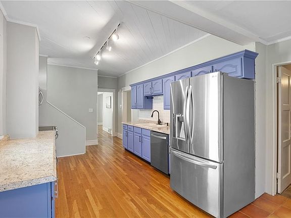 5th image of 3936 Wyoming St